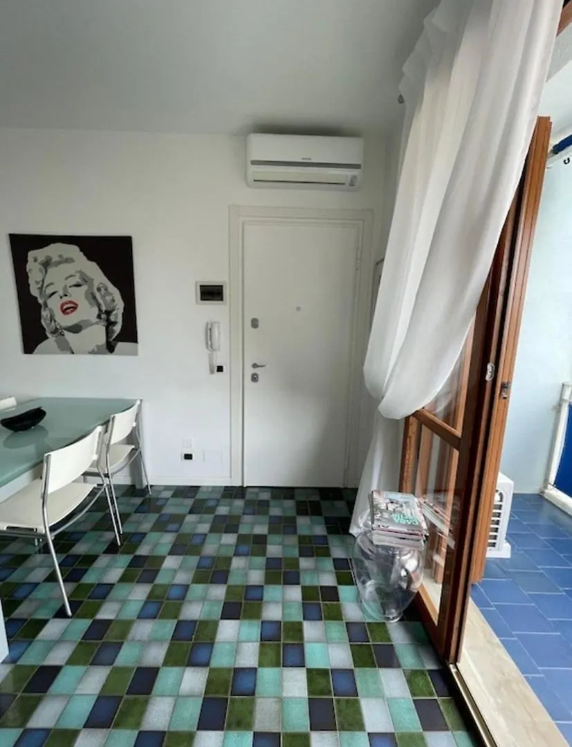 Bellissimo Appartamento Frontemare Con Terrazza كاوْرلي 0*,